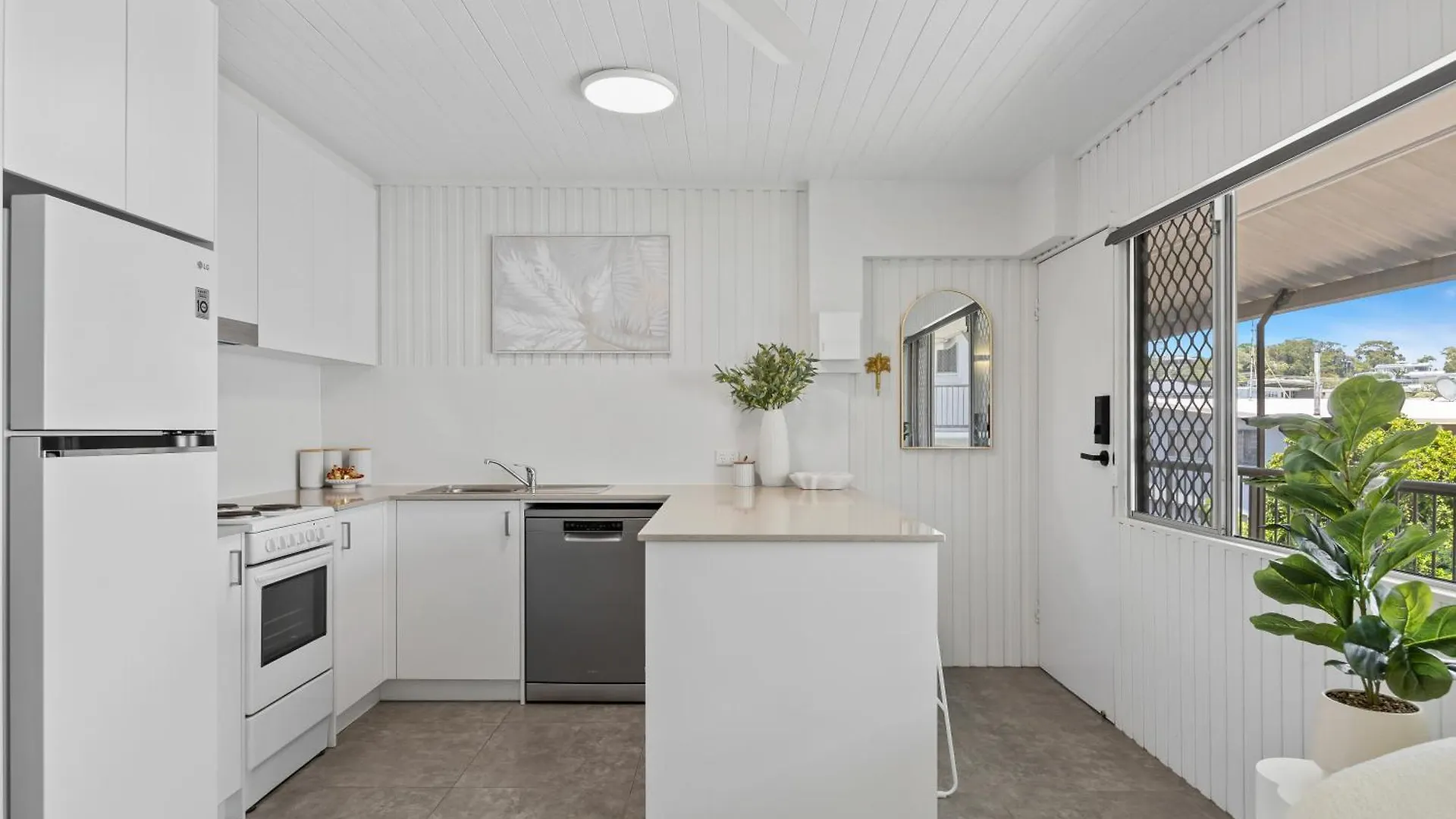 Alex Beachside Pet Friendly 2 Bed Apartment Alexandra Headland